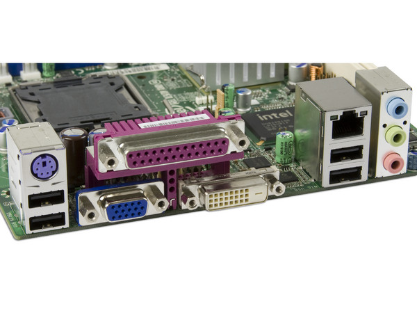 T. Madre Intel DG41MJ, ChipSet Intel G41 Express,
Soporta: Core 2 Quad, 2Duo,1066/1333MHz,
Integrado: Audio 5.1, Video Intel X4500, Red,
Memoria: DDR2 800/667MHz, 8GB Max,
Diseño: Mini-ITX