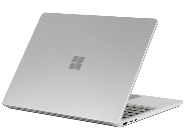 Laptop Microsoft Surface Go:
Procesador Intel Core i5 1035G1 (hasta 3.60 GHz),
Memoria de 4GB LPDDR4x,
Almacenamiento de 64GB,
Pantalla de 12.4