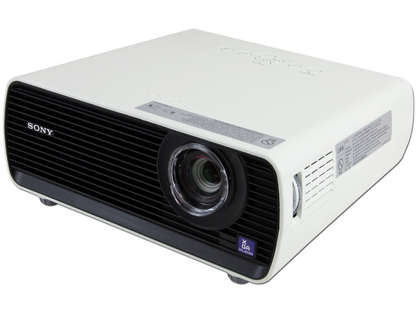 Proyector Sony XGA VPL-EX120, Resolución de 1024 x 768 y 2,600 lúmenes.