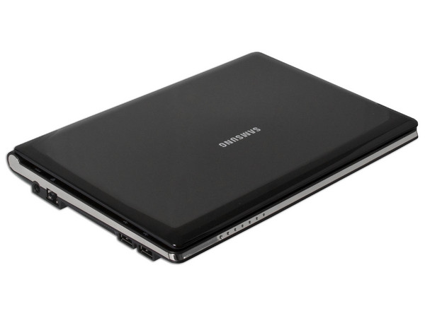 Netbook Samsung NC10:
Procesador Intel Atom N270 (1.60 GHz),
Memoria de 1GB DDR II,  DD160GB,
Pantalla de 10.1