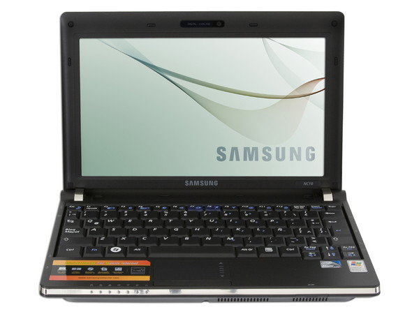 Netbook Samsung NC10:
Procesador Intel Atom N270 (1.60 GHz),
Memoria de 1GB DDR II,  DD160GB,
Pantalla de 10.1