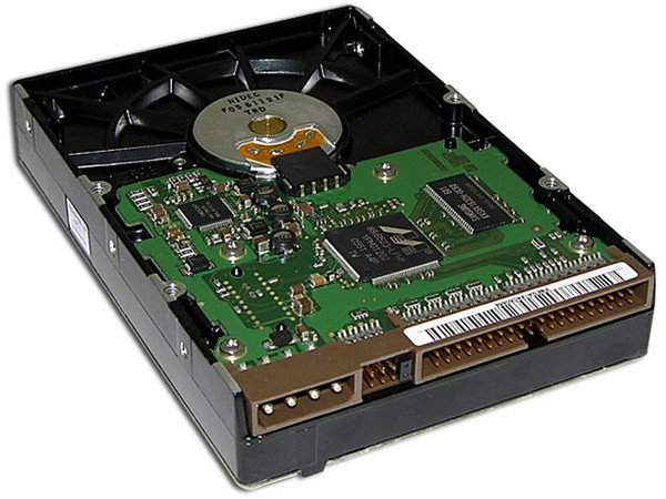 Disco Duro Samsung de 300GB, IDE a 7200RPM, 8MB en Caché.