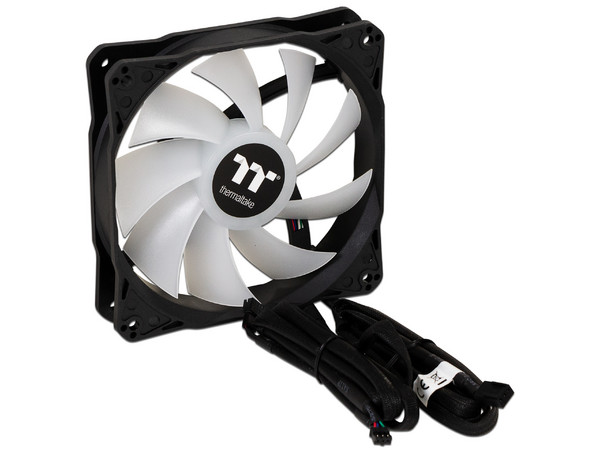 Sistema de enfriamiento líquido Thermaltake TH120 ARGB Sync, 120mm.