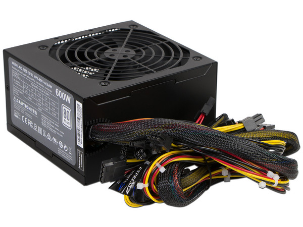 Fuente de Poder Cooler Master MasterWatt Lite de 600W, ATX, 80 PLUS.