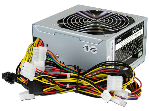 Fuente de Poder Cooler Master Elite Power de 460W.
