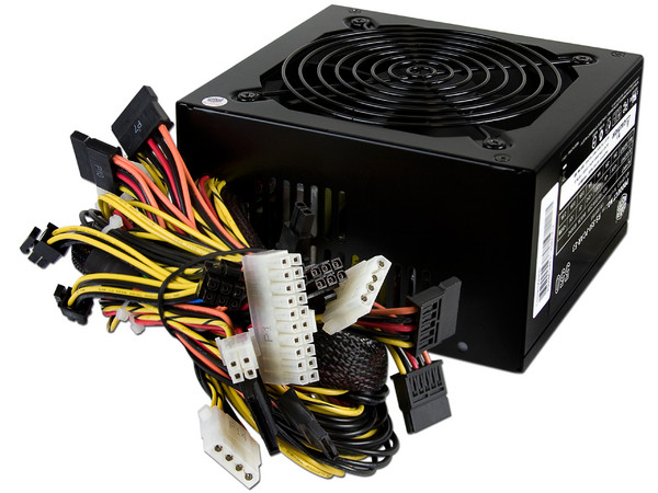 Fuente de Poder Cooler Master eXtreme Power Plus de 550W.