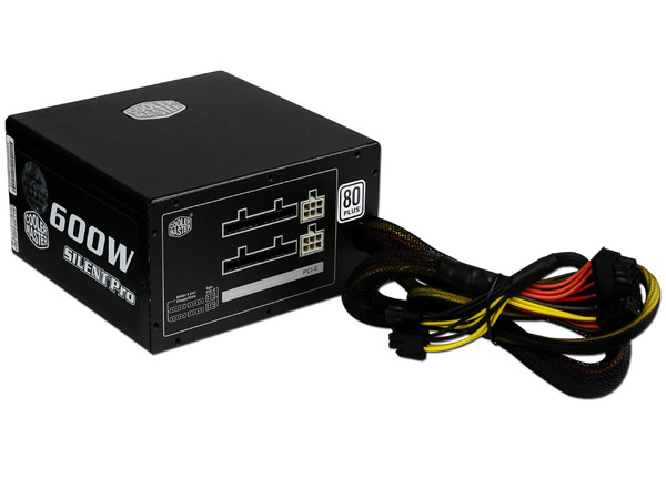 Fuente de Poder Cooler Master Silent Pro M de 600W.