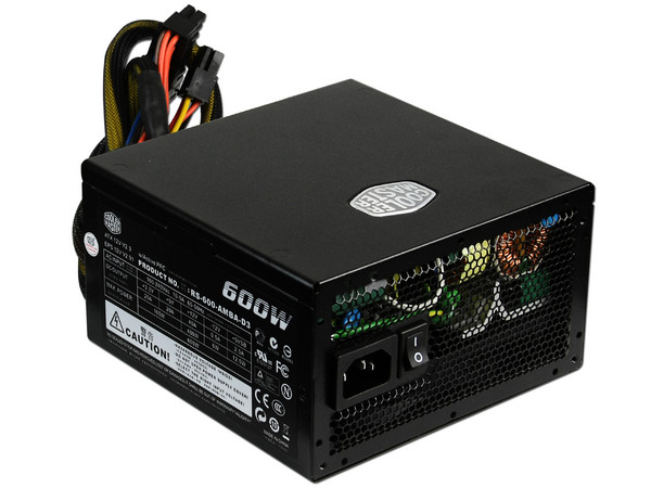 Fuente de Poder Cooler Master Silent Pro M de 600W.