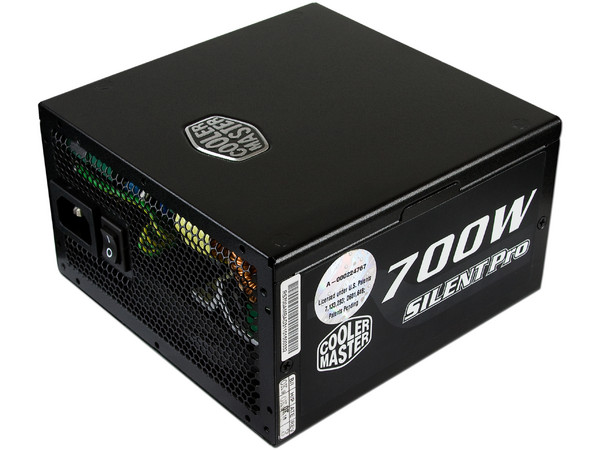 Fuente de Poder Cooler Master Silent Pro M de 700W.