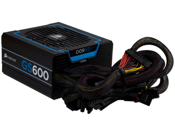 Fuente de Poder Corsair GS600 de 600W.