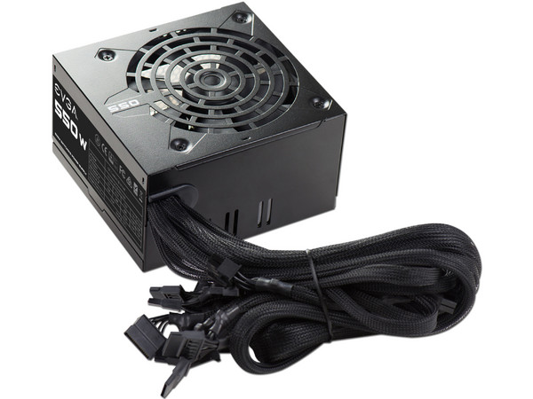 Fuente de Poder EVGA de 550W, ATX.