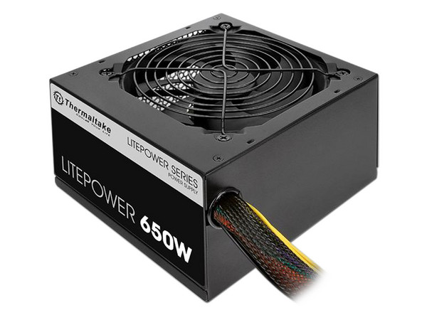 Fuente de Poder Thermaltake de 650W, con ventilador de 120mm.