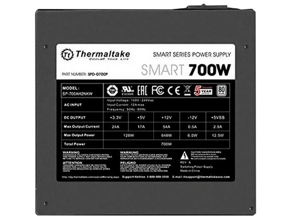 Fuente de Poder Thermaltake de 700W, con ventilador de 120mm, cetificación 80 PLUS Standard.