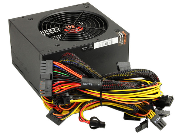 Fuente de Poder Thermaltake TR2 de 600W, ATX.