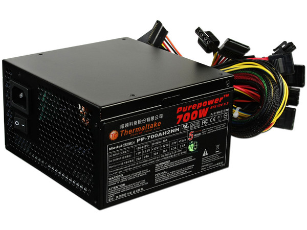 Fuente de Poder Thermaltake PurePower 80 PLUS de 700W