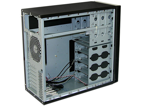 Gabinete  Antec Solo Elegante Diseño y  Alta Calidad, Paneles Amortiguadores de Ruido y Sistema de Suspensión para Discos Duros. ATX