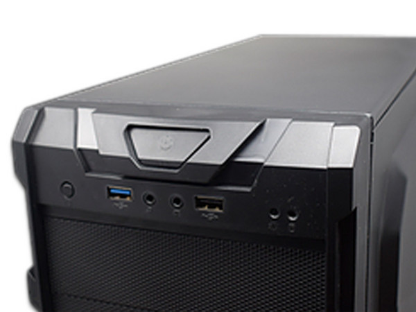 Gabinete Evotec EV-1005 Micro-ATX con fuente de 600W. Color Negro.