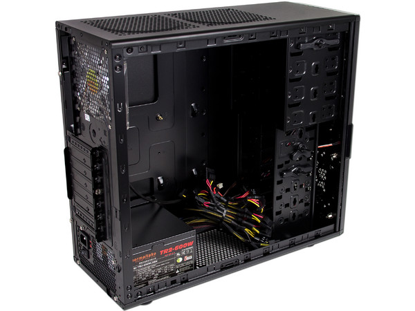 Gabinete Thermaltake V3 Black Editión con fuente de 600W, ATX, Color Negro