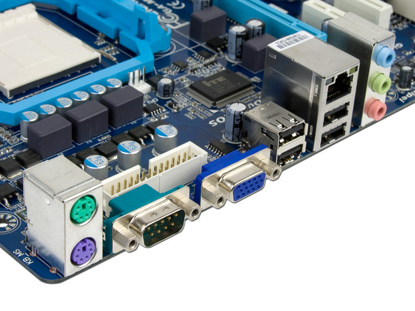 Procesador AMD Sempron 145, 2.8GHz, Socket AM3 + T. Madre Gigabyte GA-M68MT-S2 + Gabinete Acteck Dassel ATX con fuente de 500W.