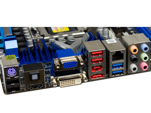 T. Madre Asus P7H55D-M EVO, ChipSet Intel H55 Exp.,
Soporta: Core i7, Core i5 y Core i3 de Socket 1156,
Integrado: Audio 5.1, Red 10/100/1000,
Memoria: DDR3 2133(O.C.)/1066MHz, 16GB Max,
mATX, Ptos: 1xPCEx16, 2xPCEx1, 1xPCI