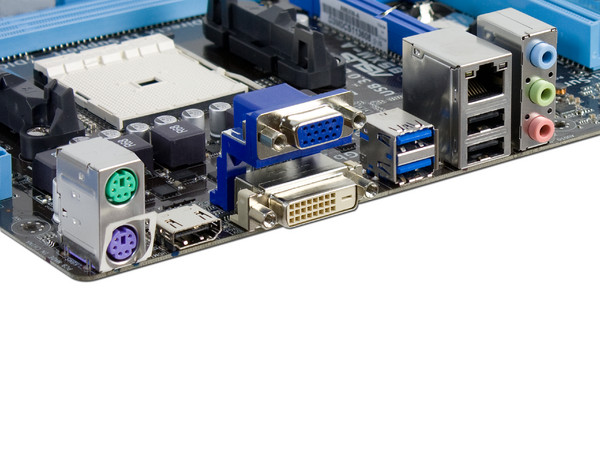 T. Madre ASUS A85XM-A, ChipSet AMD A85X FCH,
Soporta: AMD A10/A8/A6/A4/ Athlon X4 de Socket FM2,
Memoria: DDR3 1866/1600/1333/1066 MHz, 32 GB Max,
Integrado: Audio HD, Red Gigabit,
SATA 3.0, USB 3.0,
Micro ATX, Ptos: 1xPCIEX16, 1xPCIEX1.