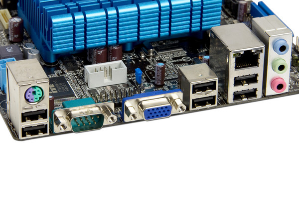 T. Madre Asus AT4NM10T-I, Chipset Intel NM10,
Procesador Integrado Intel Atom D425,
Integrado: Audio, Red, Video Intel GMA 3150,
Memoria: DDR3 800MHz, 2 Bancos, 4GBMax,
Diseño Mini ITX, Ptos: 1xPCIEx4.