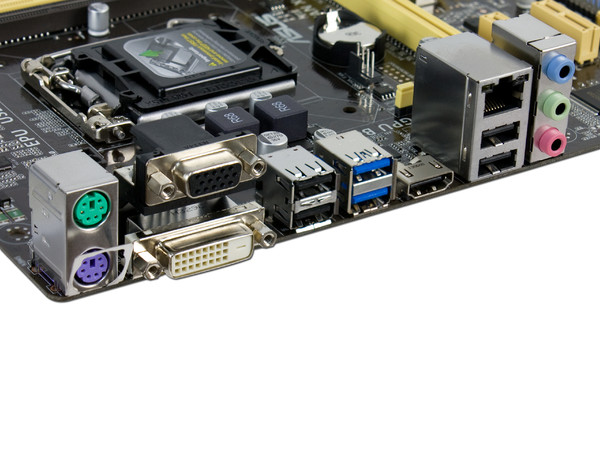 T. Madre ASUS B85M-G, ChipSet Intel B85 Exp.,
Soporta: Core i7/i5/i3 de Socket 1150,
Memoria: DDR3 1600/1333/1066 MHz, 32GB Max,
Integrado: Audio HD, Red,
USB 3.0 y SATA 3.0,
Micro-ATX, Ptos: 1xPCIE 3.0 x16, 2xPCIEx1