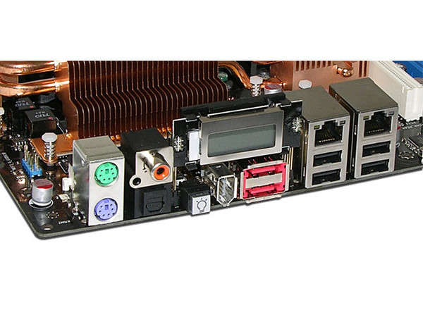 Tarjeta Madre ASUS CROSSHAIR,ChipSet nForce 590,
Soporta: Athlon 64 X2 / Athlon 64 FX / Athlon 64,
Memoria: DDR2 800/667/533, 4 Bancos, 8GB Max,
Integrado: Audio 8CH, Red NVIDIA DualNet,
Diseño: ATX, Ptos: 2xPCIEx16, 1xPCIE, 3xPCI