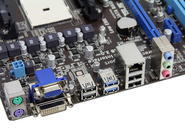 T. Madre ASUS F1A75-M LE, Chipset AMD A75 FCH,
Soporta: AMD A8, A6 y A4 de Socket FM1,
Memoria: DDR3 1866/1600/1333/1066 MHz, 32GB Max,
 USB 3.0 y SATA 3.0
Integrado: Audio HD, Red,
Micro-ATX, Ptos: 1xPCIEX16, 1xPCIEX1