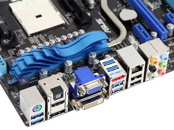 T. Madre ASUS F1A75-V PRO, Chipset AMD A75 FCH,
Soporta: AMD A8, A6, A4 y E2 de Socket FM1,
Memoria: DDR3 1866/1600/1333/1066 MHz, 64GB Max,
 USB 3.0 y SATA 3.0
Integrado: Audio HD, Red,
ATX, Ptos: 1xPCIEX16, 2xPCIEX1