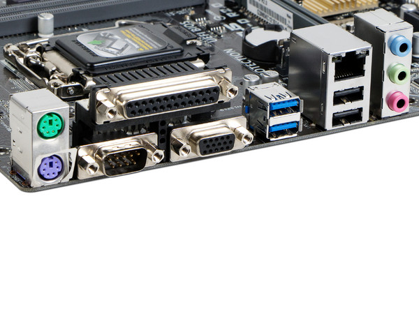 T. Madre ASUS H81M-D R2.0, Chipset Intel H81, 
Soporta: Core i7/i5/i3 de Socket 1150, 
Memoria: DDR3 1600/1333/1066 MHz, 16GB Max, 
Integrado: Audio HD, Red, 
USB 3.0 y SATA 3.0, 
Micro-ATX, Ptos: 1xPCIE x16, 2xPCIE 2.0 x1