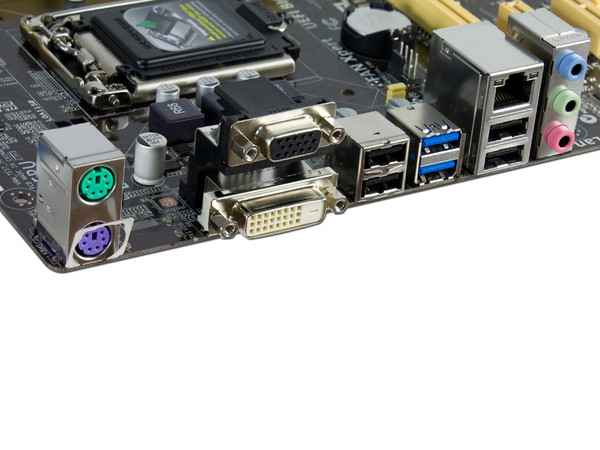 T. Madre ASUS H81M-E, Chipset Intel H81 Exp.,
Soporta: Core i7/i5/i3 de Socket 1150,
Memoria: DDR3 1600/1333/1066 MHz, 16 GB Max,
Integrado: Audio HD, Red,
USB 3.0 y SATA 3.0,
Micro-ATX, Ptos: 1xPCIEx16, 2xPCIEX1