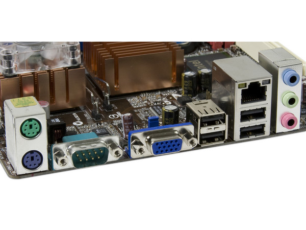 T. Madre Asus Mini-ITX ITX-220,
Procesador Integrado Intel Celeron 220,
Integrado: Audio, Red, Video Intel GMA 950,
Memoria: DDR2 533, 2 Bancos, 4GBMax,
Ptos: 1xPCI. Compatible con Gabinetes mITX.