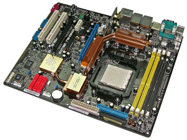 T. Madre ASUS M2N32-SLI Deluxe/Wireless Edition,
ChipSet NVIDIA nForce 590 SLI MCP,
Soporta: Socket AM2 Athlon 64 X2 / Athlon 64 FX / Athlon 64,
Memoria: DDR2 800/667/533, 4 Bancos, 8GB Max,
Integrado: Audio 8CH, Dual GigabitLAN, WiFi-AP Solo IEEE802