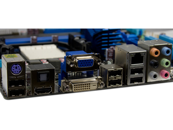 T. Madre Asus M4A785-M, ChipSet AMD 785G,
Soporta: Phenom II X3 y X4, Socket AM2+,
Integrado: Video ATI HD4200, Audio HD, Red Realtek 8112L,
Memoria: DDR2 1200(O.C.)/1066,Max. 16GB,
Diseño MicroATX, Ptos: 1xPCIEX16, 1xPCI-EX1, 2xPCI