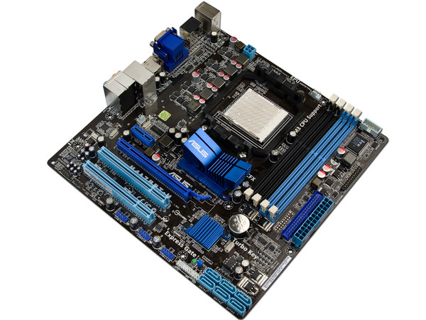 T. Madre Asus M4A785T-M/CSM, ChipSet AMD 785G,
Soporta: Phenom II X3 y X4 de Socket AM3,
Integrado: Video ATI HD 4200, Audio HD, Red Realtek,
Memoria: DDR3 1800(O.C.)/1333MHz,
Diseño mATX, Ptos: 1xPCIEX16, 1x