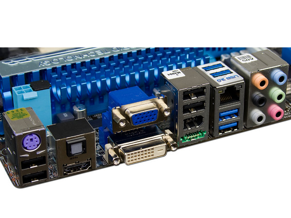 T. Madre Asus M4A89GTD PRO/USB3, ChipSet AMD 890GX,
Soporta: Phenom II X4 y X6 de Socket AM3,
USB 3.0 y Serial ATA 3.0,
 Integrado: Audio HD, Red, Video ATI 4290,
Memoria: DDR3 2000(O.C.)/1333/1066MHz,
ATX, Ptos: 2xPCIEX16, 1xPCIEX4