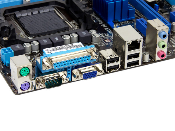 T. Madre ASUS M5A78L-M LX PLUS, Chipset AMD 760G,
Soporta: FX/Phenom II/Athlon II/Sempron 100, Socket AM3+,
Memoria: DDR3 1866(O.C.)/1333/1066 MHz, 8GB Max,
Integrado: Video Radeon HD 3000
Diseño Micro-ATX, Ptos: 1xPCIEX16, 2xPCIEX1
