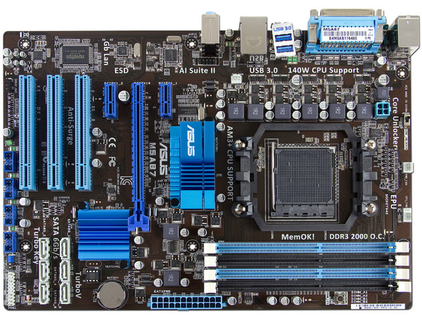 T. Madre ASUS M5A87, Chipset AMD870,
Soporta: FX/Phenom II/Athlon II/Sempron de Socket AM3+,
Memoria: DDR3 2000(O.C.)/1333/1066MHz, 16GB Max,
 USB 3.0 y SATA 3.0,
Integrado: Audio HD, Red,
Diseño ATX, Ptos: 1xPCIEX16, 2xPCIEX1, 3xPC
