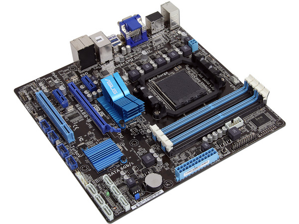 T. Madre ASUS M5A88-M, Chipset AMD 880G,
Soporta: FX/Phenom II/Athlon II/Sempron 100, Socket AM3+,
Memoria: DDR3 2000(O.C.)/1333/1066MHz, 16GB Max,
Integrado: Video Radeon HD 4250
 USB 3.0 y SATA 3.0
Diseño Micro-ATX, Ptos: 1xPCIEX16, 2xPCIEX1