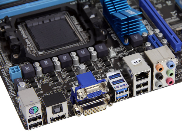 T. Madre ASUS M5A88-M, Chipset AMD 880G,
Soporta: FX/Phenom II/Athlon II/Sempron 100, Socket AM3+,
Memoria: DDR3 2000(O.C.)/1333/1066MHz, 16GB Max,
Integrado: Video Radeon HD 4250
 USB 3.0 y SATA 3.0
Diseño Micro-ATX, Ptos: 1xPCIEX16, 2xPCIEX1