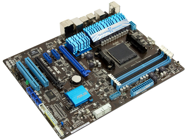 T. Madre ASUS M5A97 EVO, Chipset AMD970,
Soporta: FX/Phenom II/Athlon II/Sempron, Socket AM3+,
Memoria: DDR3 1866(O.C.)/1333/1066MHz, 32GB Max,
 USB 3.0 y SATA 3.0,
Integrado: Audio HD, Red,
Diseño ATX, Ptos: 2xPCIEX16, 2xPCIEX1