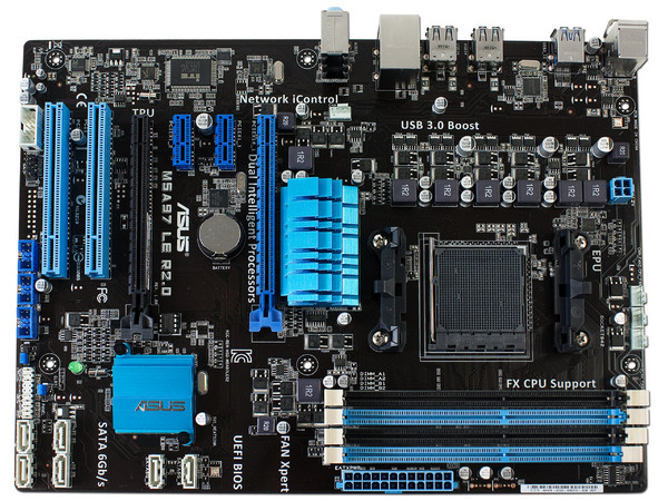 T. Madre ASUS M5A97 LE R2.0, Chipset AMD 970,
Soporta: FX/ Phenom / Athlon /Sempron 100 Series, Socket AM3+,
Memoria: 2133(OC)/1866/1600/1333/1066 MHz, 32GB max,
Integrado: Audio HD, Red Gigabit,
SATA 3.0, USB 3.0,
Diseño ATX, Ptos: 2xPCIEx16, 2xPCI
