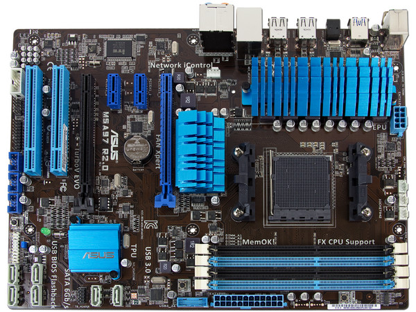 T. Madre ASUS M5A97 R2.0, Chipset AMD 970,
Soporta: FX/Phenom II/Athlon II/Sempron 100, Socket AM3+,
Memoria: 2133(OC)/1866/1600/1333/1066 MHz,
Integrado: Audio HD, Red Gigabit,
SATA 3.0, USB 3.0,
Diseño ATX, Ptos: 2xPCIEX16, 2xPCIEX1