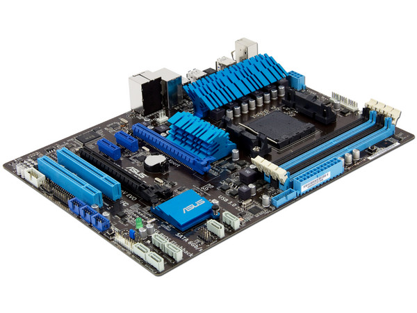T. Madre ASUS M5A97 R2.0, Chipset AMD 970,
Soporta: FX/Phenom II/Athlon II/Sempron 100, Socket AM3+,
Memoria: 2133(OC)/1866/1600/1333/1066 MHz,
Integrado: Audio HD, Red Gigabit,
SATA 3.0, USB 3.0,
Diseño ATX, Ptos: 2xPCIEX16, 2xPCIEX1