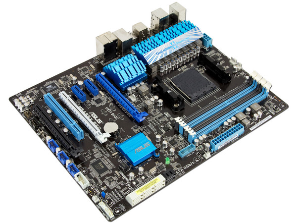 T. Madre ASUS M5A99X EVO, Chipset AMD 990X,
Soporta: FX/Phenom II/Athlon II/Sempron, Socket AM3+,
Memoria: DDR3 2133(O.C.)/1333/1066MHz, 32GB Max,
 USB 3.0 y SATA 3.0
Integrado: Audio HD, Red,
Diseño ATX, Ptos: 3xPCIEX16, 2xPCIEX1