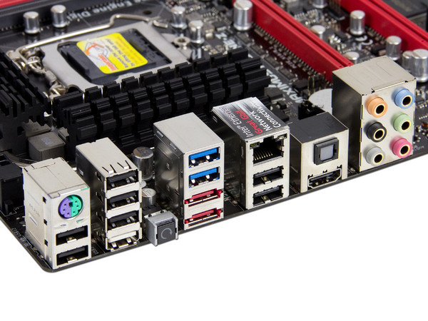 T. Madre Asus Maximus IV Gene-Z, ChipSet Intel Z68,
Soporta: Core i7/i5/i3 de Socket 1155,
 USB 3.0 y SATA 3.0,
Memoria: DDR3 2133(O.C.)/1600/1333MHz, 32GB Max,
Micro-ATX, Ptos: 2xPCIEX16, 1xPCIEX4.
