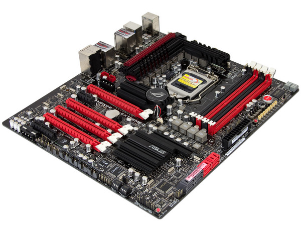T. Madre Asus Maximus IV Extreme-Z, ChipSet Intel Z68,
Soporta: Core i7/i5/i3 de Socket 1155,
USB 3.0 y SATA 3.0,
Memoria: DDR3 1866(O.C.)/1600/1333MHz, 32GB Max,
ATX, Ptos: 4xPCIEX16, 1xPCIEX4, 1xPCIEX1