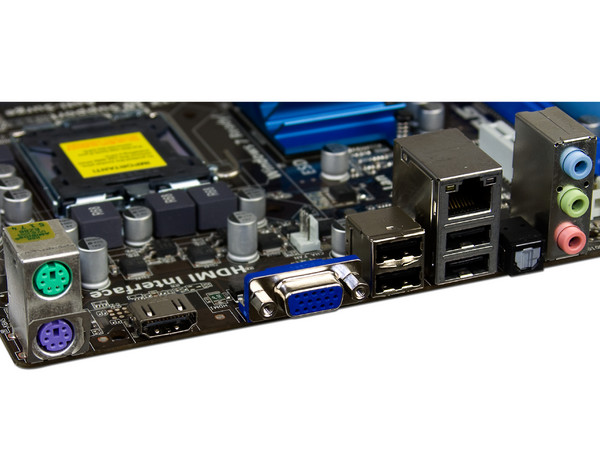 Tarjeta Madre Asus P5G41C-M, ChipSet Intel G41,
Soporta: Core 2 Quad, Core 2 Duo, 1333/1066/800MHz,
Memoria: DDR3 1066 / DDR2 800, 2 Bancos, 8GBMax, 
Integrado: Audio HD, Red, Video Intel, Diseño: mATX,
Puertos: 1xPCIEx16, 1xPCIEx1, 