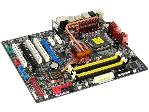 Tarjeta Madre ASUS P5K Deluxe/WiFi-AP, ChipSet IntelP35,
Soporta: Core 2 Quad, Core 2 Duo, 800/1066/1333MHz,
Memoria: DDR2 1066*/800/667MHz, 4 Bancos, 8GBMax,
Integrado: Audio 7.1 Coaxial / Óptica, LAN Dual Gigabit,
Diseño: ATX, Puertos: 2xPCIEx16, 2